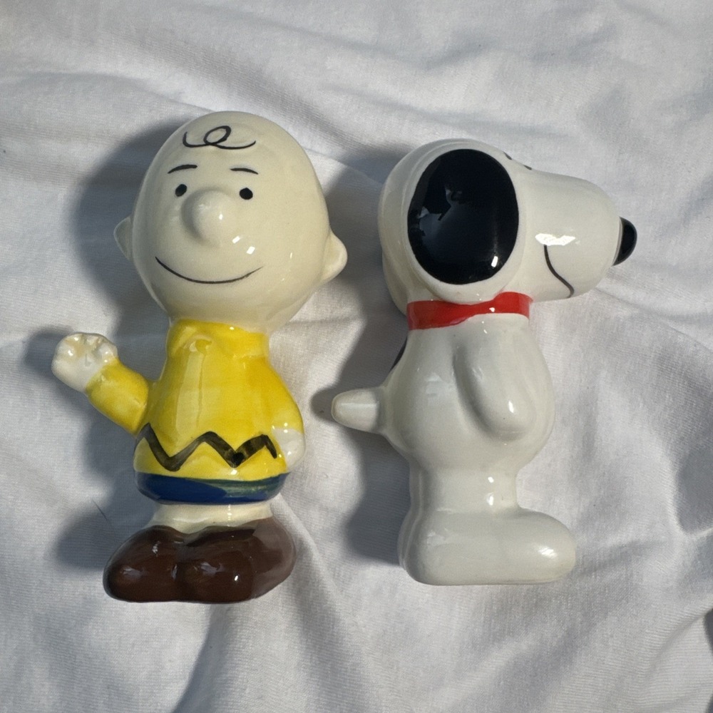 Peanuts Charlie Brown & Snoopy Durastone Ceramic Salt & Pepper Shaker Set NEW